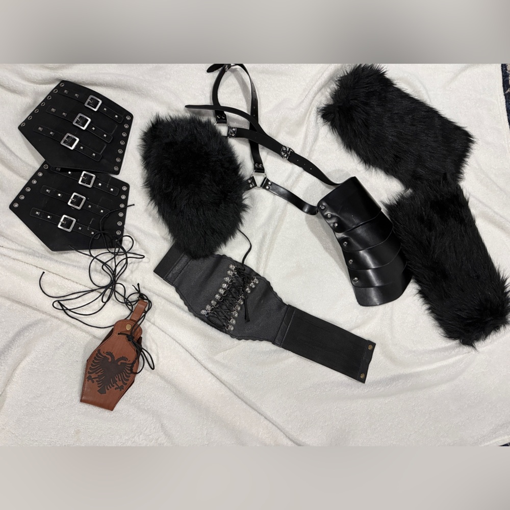 Black Faux Leather Medieval Shoulder Harness - Men's or Woman Accessory pack - Picture 2 of 3